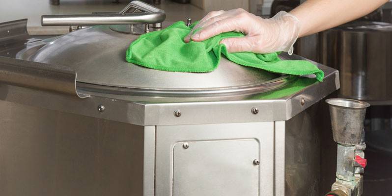 detailed restaurant cleaning
